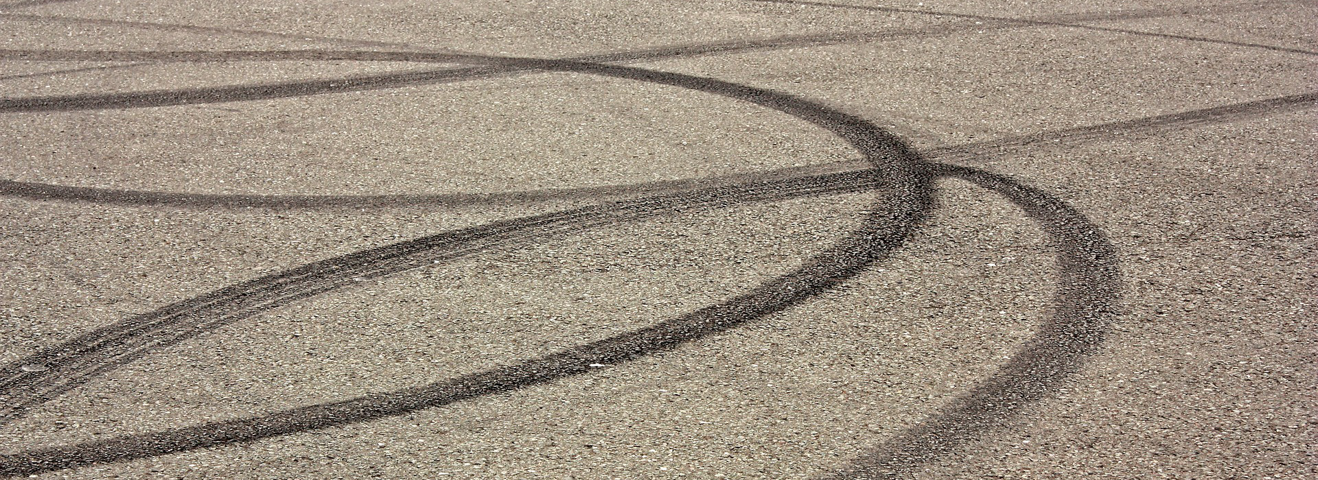 Frenata con pneumatici estivi, invernali e 4 stagioni: cosa cambia?