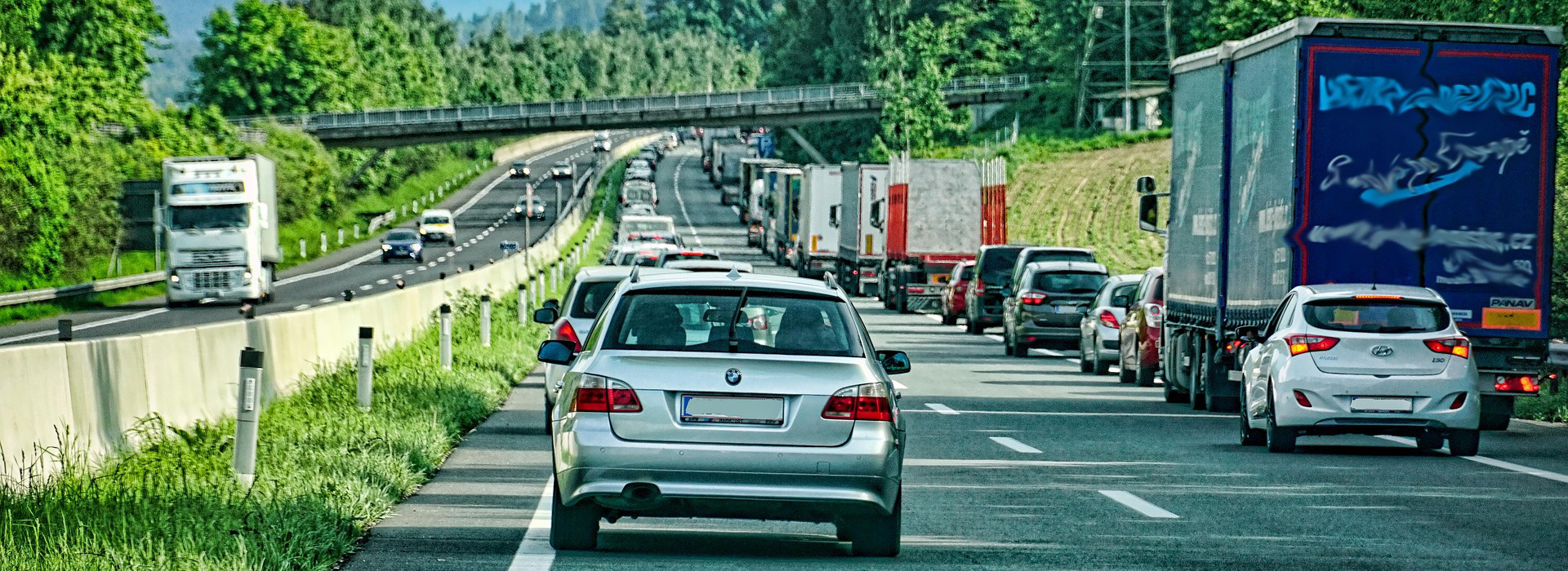 Pneumatici e caldo estivo: perché prima dell’esodo è importante controllarli